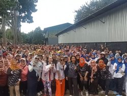 Warga Bandung Tumpah Ruah Di Gelar Produk UP2K PKK