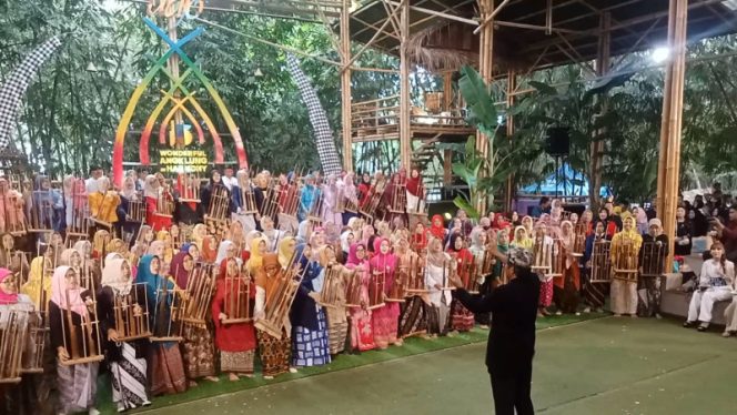 
					Wonderful Angklung in Harmony sebagai warisan budaya dunia yang disahkan UNESCO