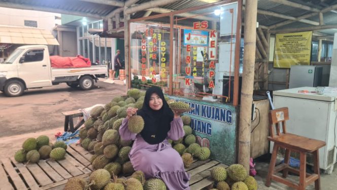 
					Durian Mentega Super Tebal Jadi Andalan Kedai Durian Kujang Cikoneng