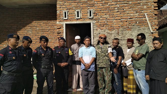 
					Nyandung Nyaah Ka Indung, Kolaborasi Sosial Durian Kujang dan Brimob di Ciamis