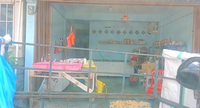 
					Daging Tanpa Izin Diduga Dijual di Toko Samping Gudang Ahok