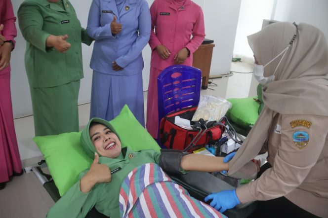 
					Donor Darah Kodim 0612 Tasikmalaya Sambut HUT Persit Ke-80