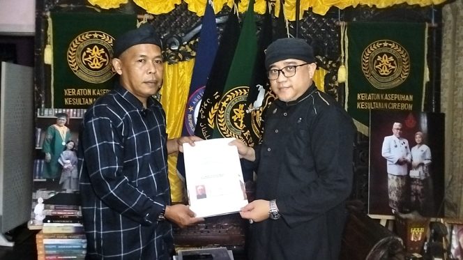 
					Ketua Pemangku Adat Ciamis Raya Resmi Dikukuhkan Keraton