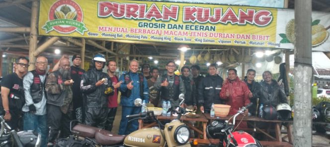 
					Komunitas Moge Bandung Singgah Santai di Kedai Durian Kujang Cikoneng