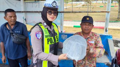 Operasi Seligi 2026, Satlantas Karimun Bagi Helm SNI