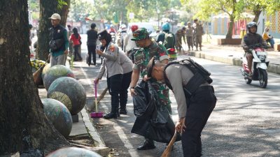 Polres Tasikmalaya Kota Ajak Bareng-Bareng Bersih Dadaha
