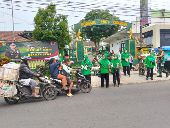 
					Koramil 1207 Cisayong Dan Gandara Group Berbagi 500 Takjil Gratis