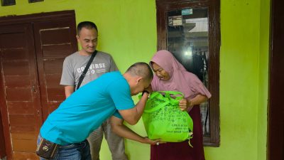 Jumat Berkah Bareng Durian Kujang Bantu Lansia Ciamis