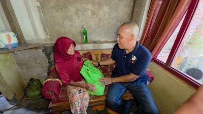 Jumat Berkah H. Wahyu Bikin Haru Lansia Di Ciamis