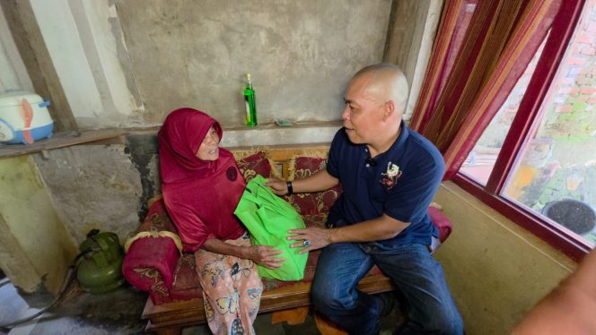 
					Jumat Berkah H. Wahyu Bikin Haru Lansia Di Ciamis