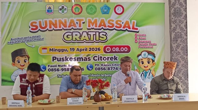 Momen pembukaan sunatan massal gratis di Puskesmas Citorek, Lebak, Minggu (19/4/2026). Terlihat jajaran lintas sektor kompak hadir, mulai dari tenaga kesehatan, Pemdes Citorek Barat, hingga komunitas Amprak Citorek. Kolaborasi ini jadi bukti nyata kepedulian bersama dalam menghadirkan layanan kesehatan yang dekat dan bermanfaat untuk warga.
