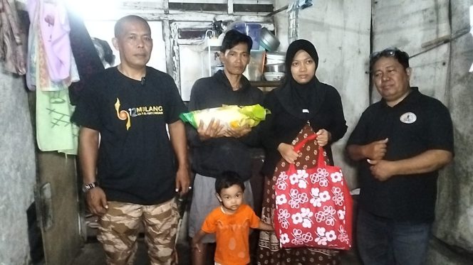 
					Jumat Berkah, H. Wahyu Salurkan Bantuan Sembako Untuk Warga Ciamis