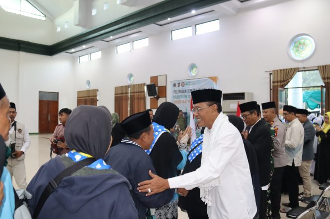 
					Kloter 15 Ciamis Berangkat, Bupati Sampaikan Pesan Penting