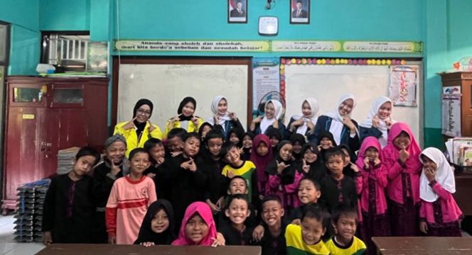 
					Mahasiswa Unsil Edukasi Gigi Sehat di SDN Mancogeh