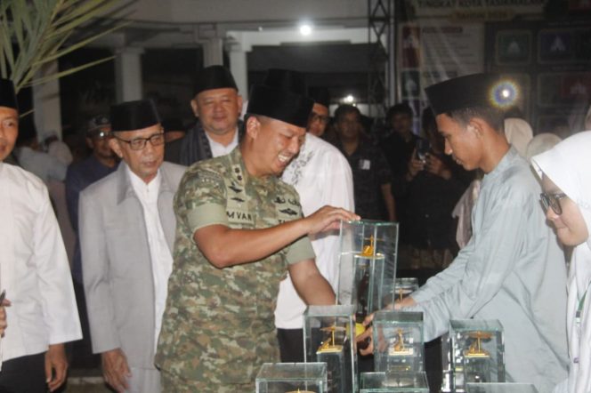 
					Dandim 0612/Tasikmalaya Hadiri Penutupan MTQH XVI Kota