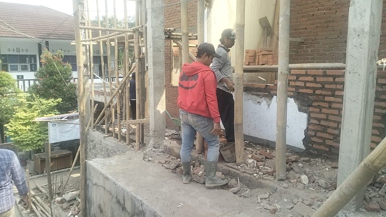 Pekerja Tanpa APD, Proyek SMAN 7 Jadi Sorotan