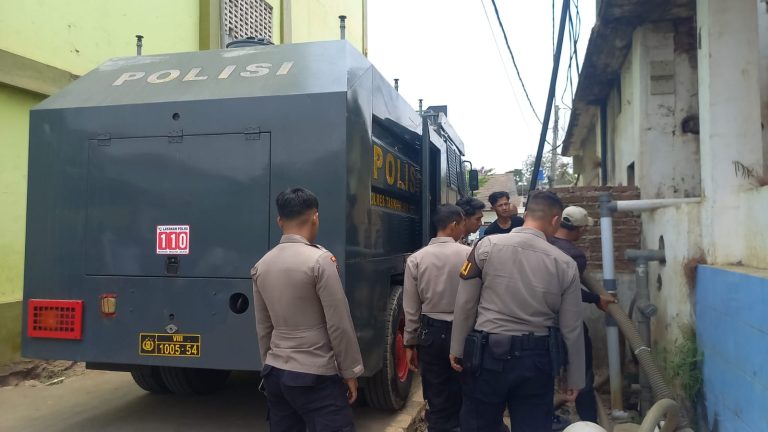Polres Tasikmalaya Kota Bantu Air Bersih untuk Santri Miftahul Huda